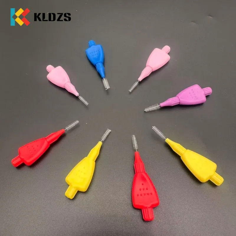 Medzizubná kefka v tvare lietadla