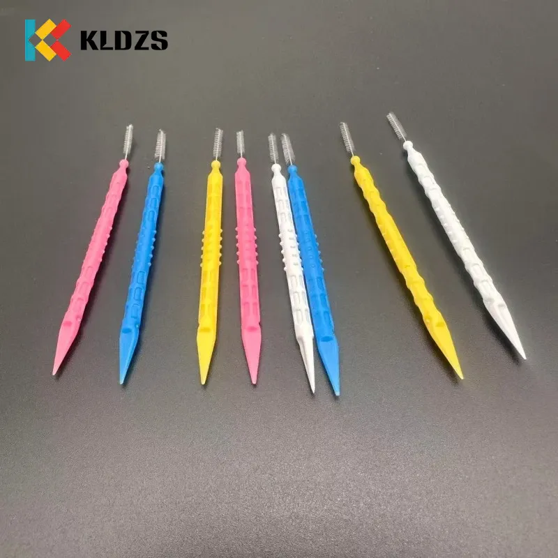 Medzizubná kefka v tvare rybej kosti
