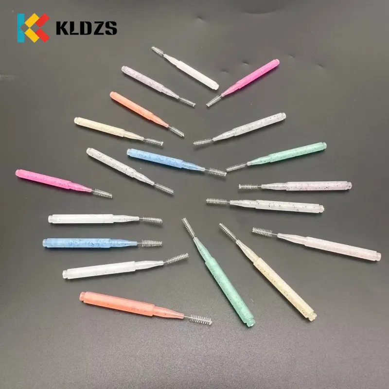 Šesťhranná kryštálová medzizubná kefka